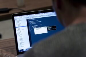 SQLは在宅・フルリモートできる？必要なスキルや求人例を解説
