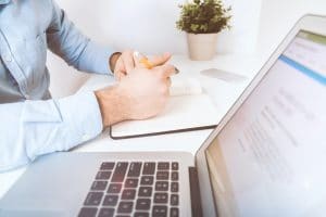 SESからフリーランスになるには？必要なスキルや単価相場などを解説