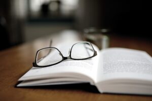 フロントエンドエンジニアが独学する方法は？現役エンジニアが学習サイトや書籍を紹介